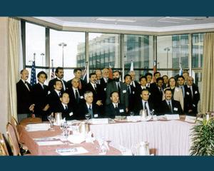 11-12.11.1999_Członkowie spotkania przygotowawczego do założenia IAMU