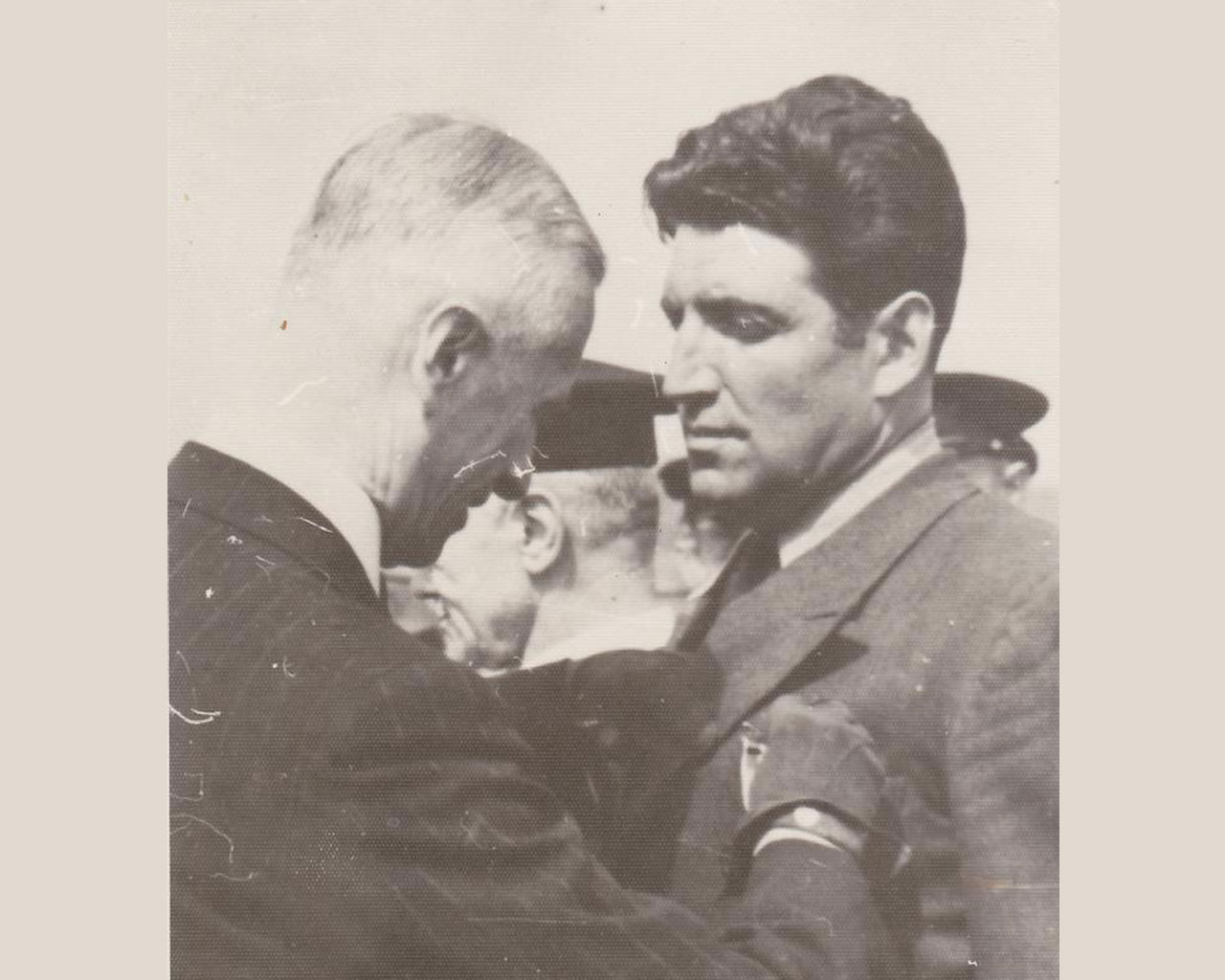 K. O. Borchardt dekorowany Krzyżem Walecznych - 1941 r.