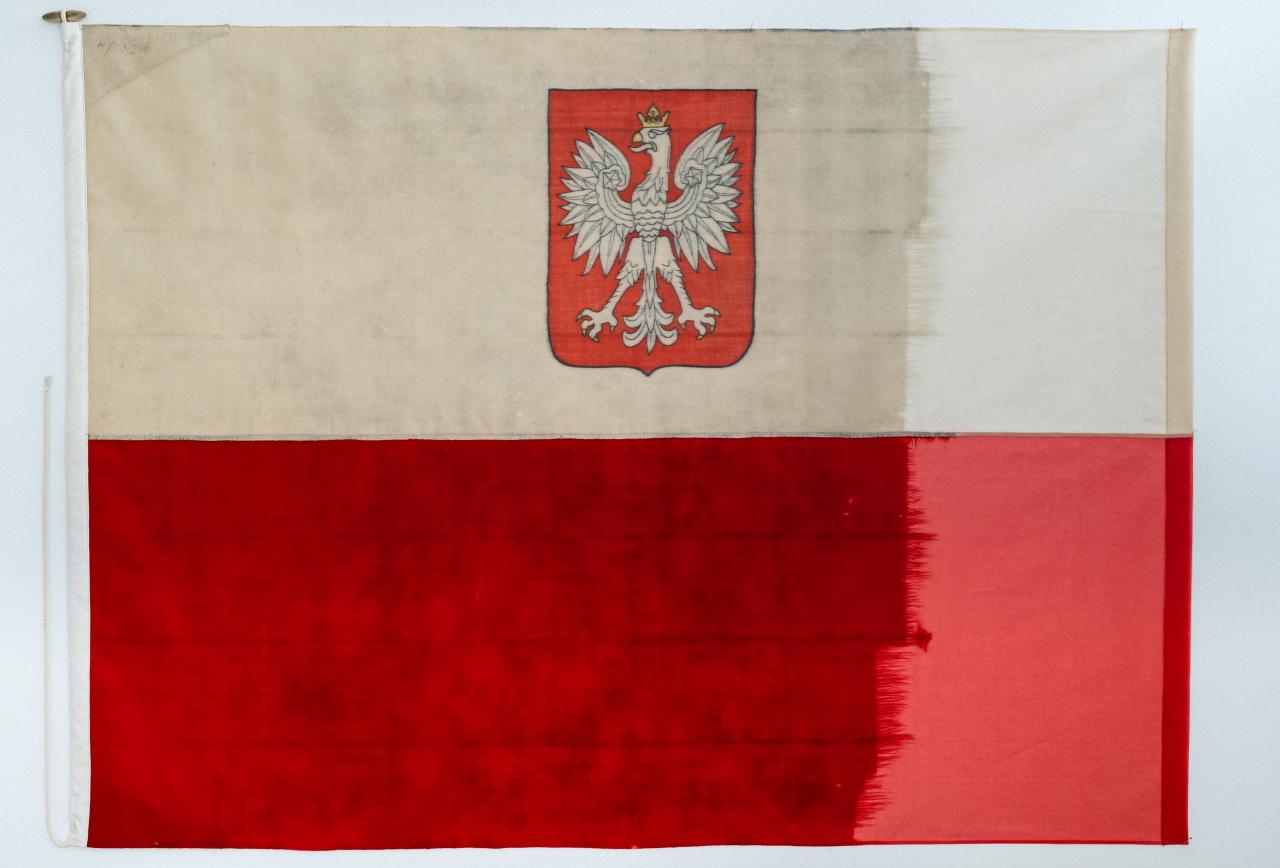 Bandera s/s \"Chorzów\" po renowacji i konserwacji 