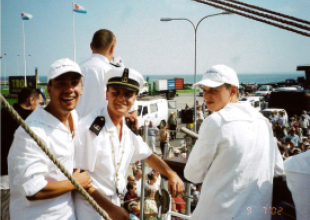 09.07.2002_Tureccy studenci z Istanbul Technical University podczas praktyk na Darze Młodzieży w ramach współpracy z IAMU