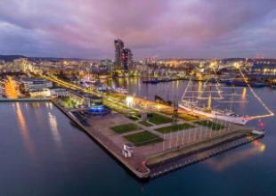 Najwyższa choinka w Trójmieście rozbłysła na „Darze Młodzieży” 