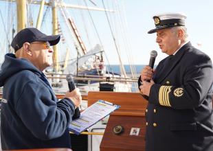 Jurek Owsiak i JM Rektor UMG prof. Adam Weintrit na statku szkolnym Dar Młodzieży