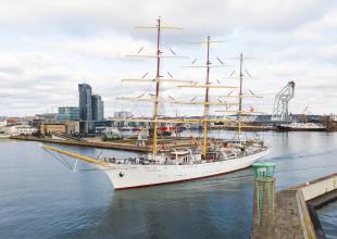 \"Dar Młodzieży\" rozpoczął nowy sezon. Statek wyruszył do Antwerpii