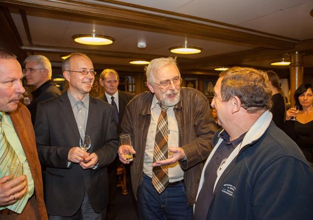 Andrzej Radomiński \"Telewizor\" w rozmowie z kpt.ż.w. Henrykiem Śniegockim (fot. C.Spigarski) Andrzej Radomiński \"Telewizor\" w rozmowie z kpt.ż.w. Henrykiem Śniegockim