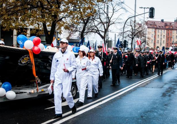 Marynarze z Daru Młodzieży podczas Parady Niepodległości, fot. Kamil Dopke Marynarze z Daru Młodzieży podczas Parady Niepodległości, fot. Kamil Dopke