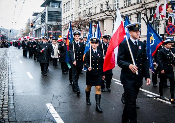 Studenci Akademii Morskiej podczas Parady Niepodległości, fot. Kamil Dopke Studenci Akademii Morskiej podczas Parady Niepodległości, fot. Kamil Dopke