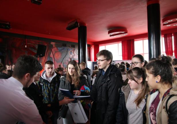 Stoisko AMG podczas targów edukacyjnych w Kolnie, fot. Katarzyna Okońska Stoisko AMG podczas targów edukacyjnych w Kolnie, fot. Katarzyna Okońska
