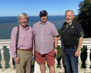 19-22.10.2022, AGA 22, Batumi Gruzja. JM Rektor UMG prof. A. Weintrit, z prawej prof. Glenn Blackwood, z lewej prof. Takeshi Nakazawa