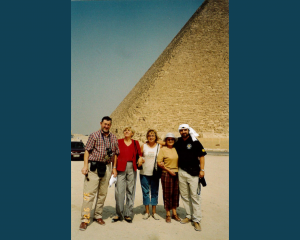 2003_AGA-4, Egipt_po lewej prof. Józef Lisowski, od prawej prof. Adam Weintrit. W środku prof. Doina Carp, profesor z uczelni w Konstancy w Rumunii