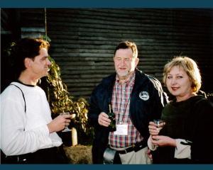 2004_AGA-5, Tasmania, Australia_po środku prof. Józef Lisowski, Rektor Akademii Morskiej w Gdyni_po lewej amerykański student polskiego pochodzenia, syn kapitana ż.w., absolwenta naszej Uczelni